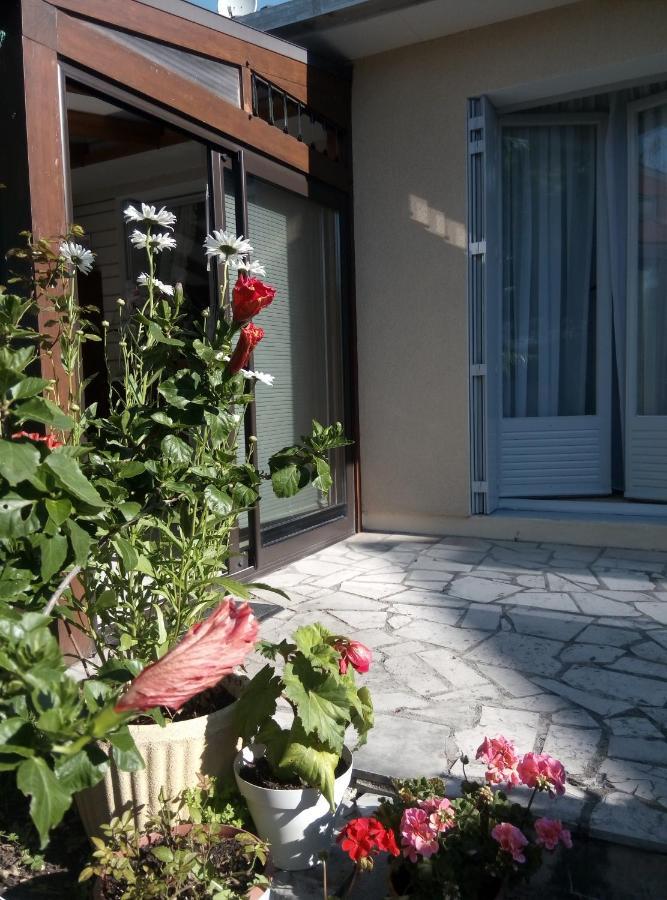 Chez Myla Chambre Avec Tv Ecran Plat Et Salle De Bain Privative Bourges Ngoại thất bức ảnh