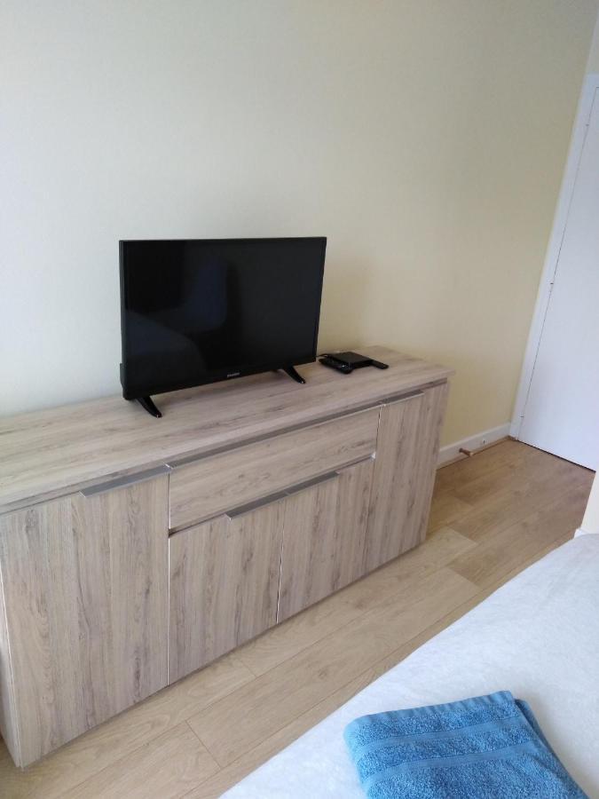 Chez Myla Chambre Avec Tv Ecran Plat Et Salle De Bain Privative Bourges Ngoại thất bức ảnh